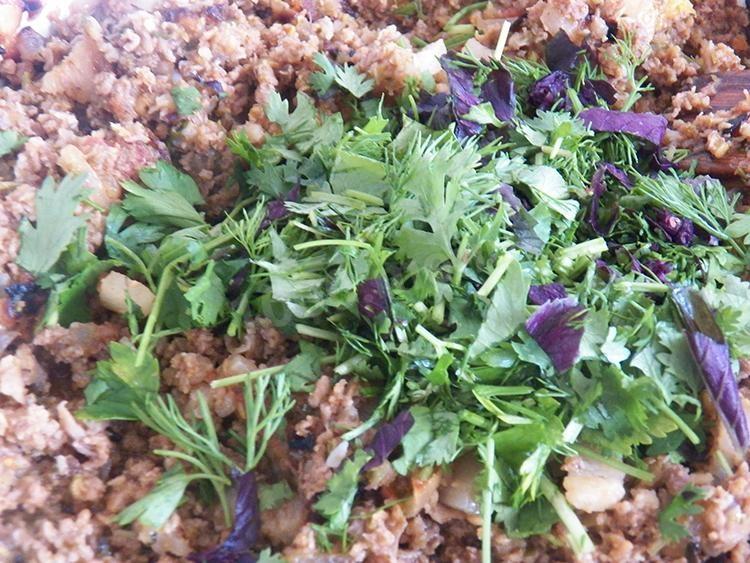Шаг 16 приготовления Запеченные помидоры с мясом в фольге