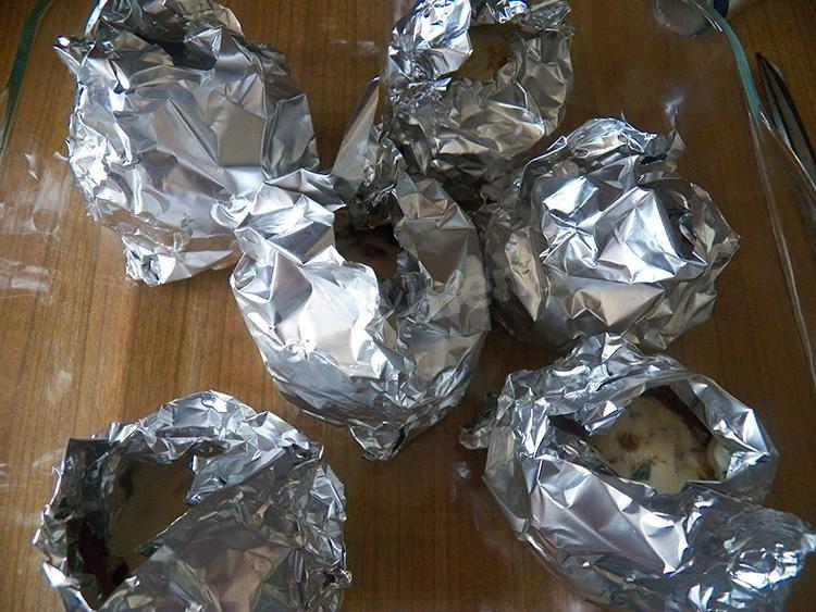 Шаг 21 приготовления Запеченные помидоры с мясом в фольге