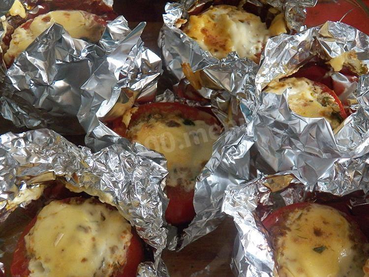 Шаг 22 приготовления Запеченные помидоры с мясом в фольге