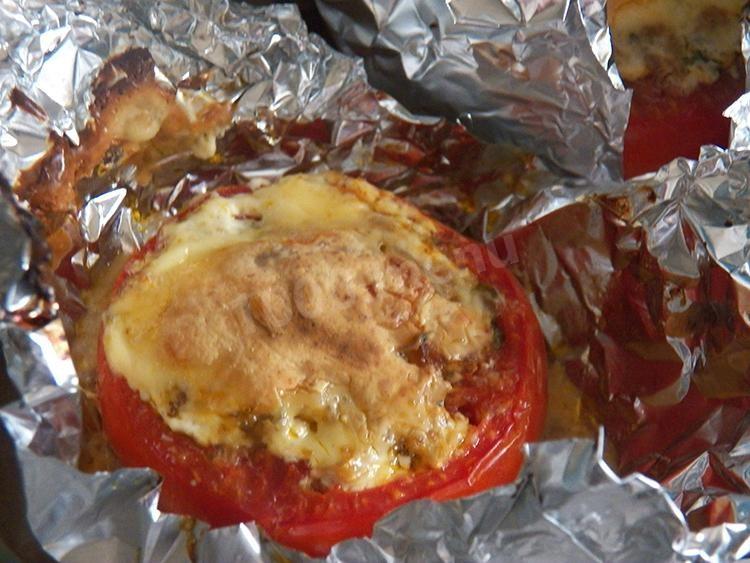 Шаг 23 приготовления Запеченные помидоры с мясом в фольге