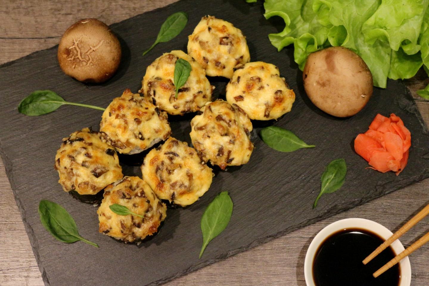Шаг 13 приготовления Запеченные куриные роллы под сырной шапочкой