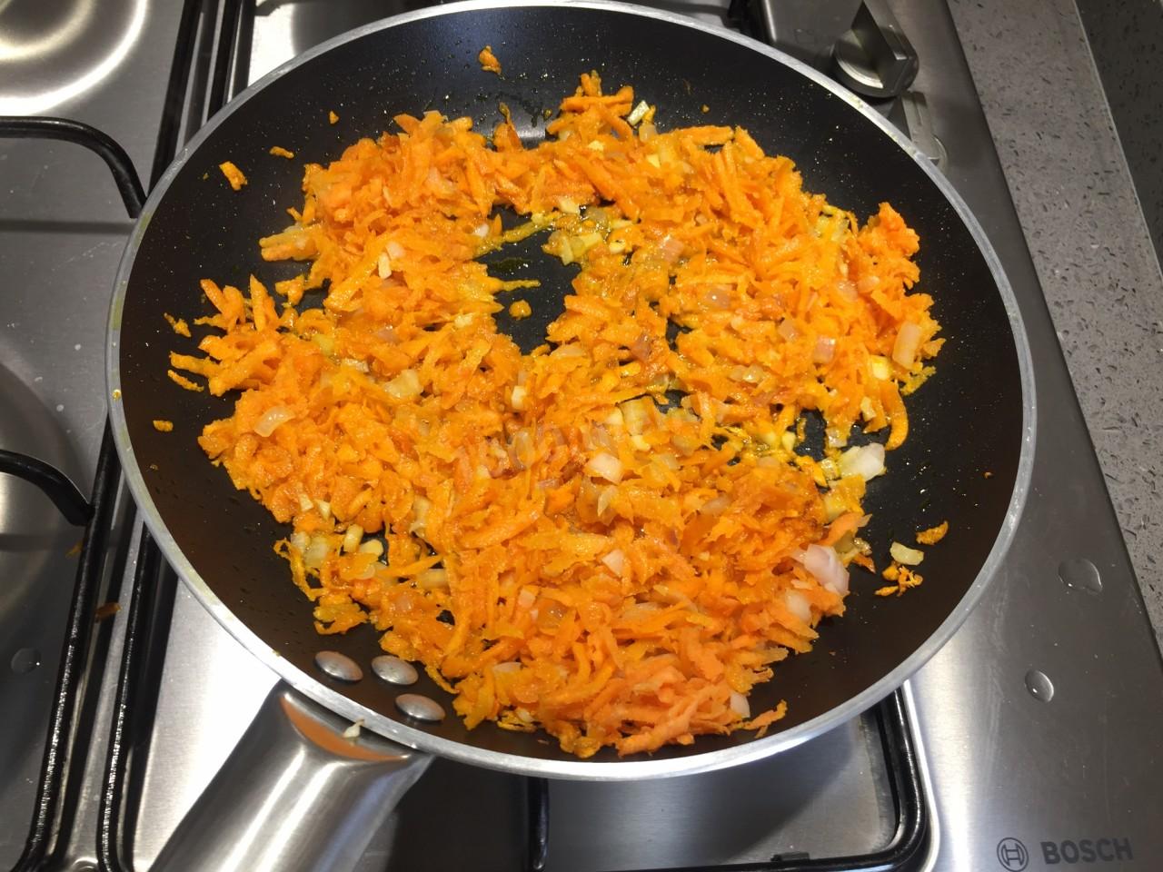 Шаг 4 приготовления Паштет из куриных окорочков