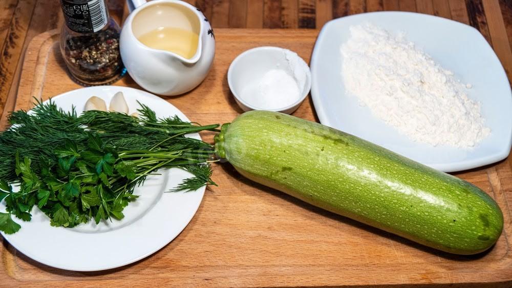 Шаг 1 приготовления Жареные кабачки с чесноком и зеленью