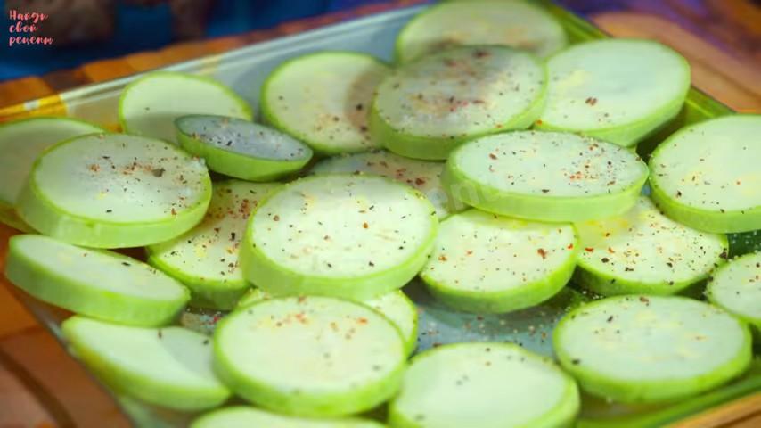 Шаг 3 приготовления Жареные кабачки с чесноком и зеленью