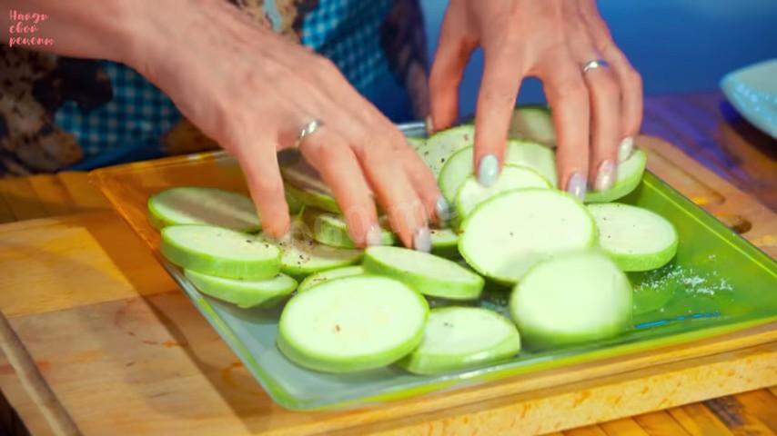 Шаг 4 приготовления Жареные кабачки с чесноком и зеленью