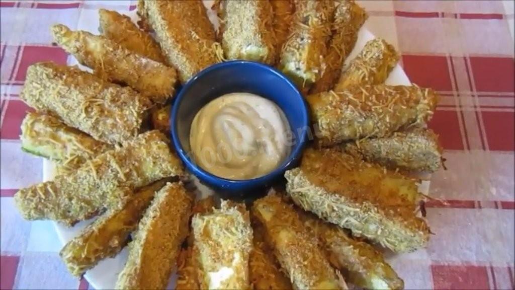 Шаг 5 приготовления Молодые кабачки в хрустящей сырной панировке