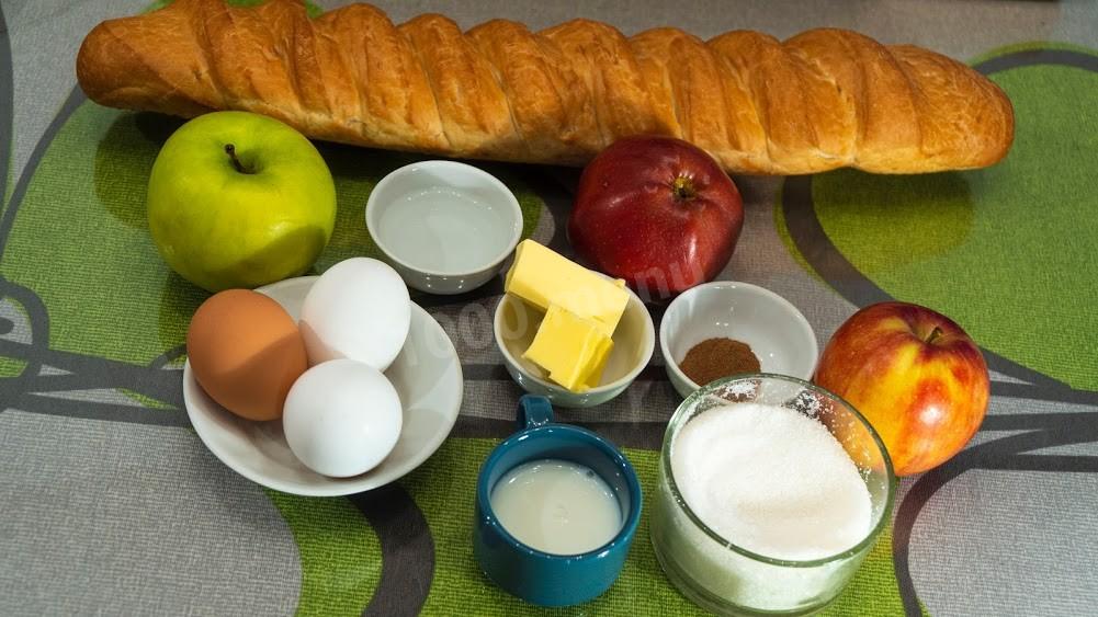 Шаг 1 приготовления Гренки с яблоками в кляре на сковороде