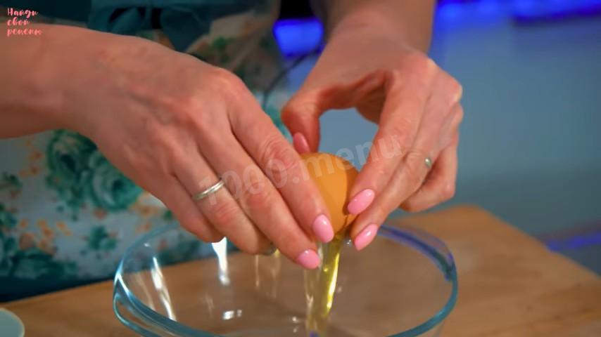 Шаг 7 приготовления Гренки с яблоками в кляре на сковороде