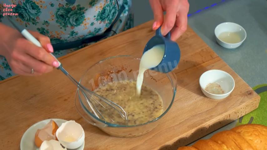Шаг 9 приготовления Гренки с яблоками в кляре на сковороде