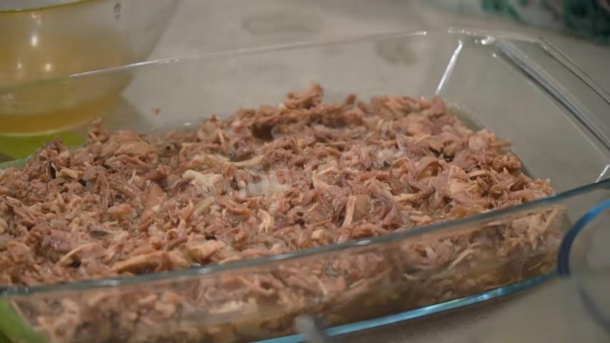 Шаг 14 приготовления Прозрачный холодец из сборного мяса