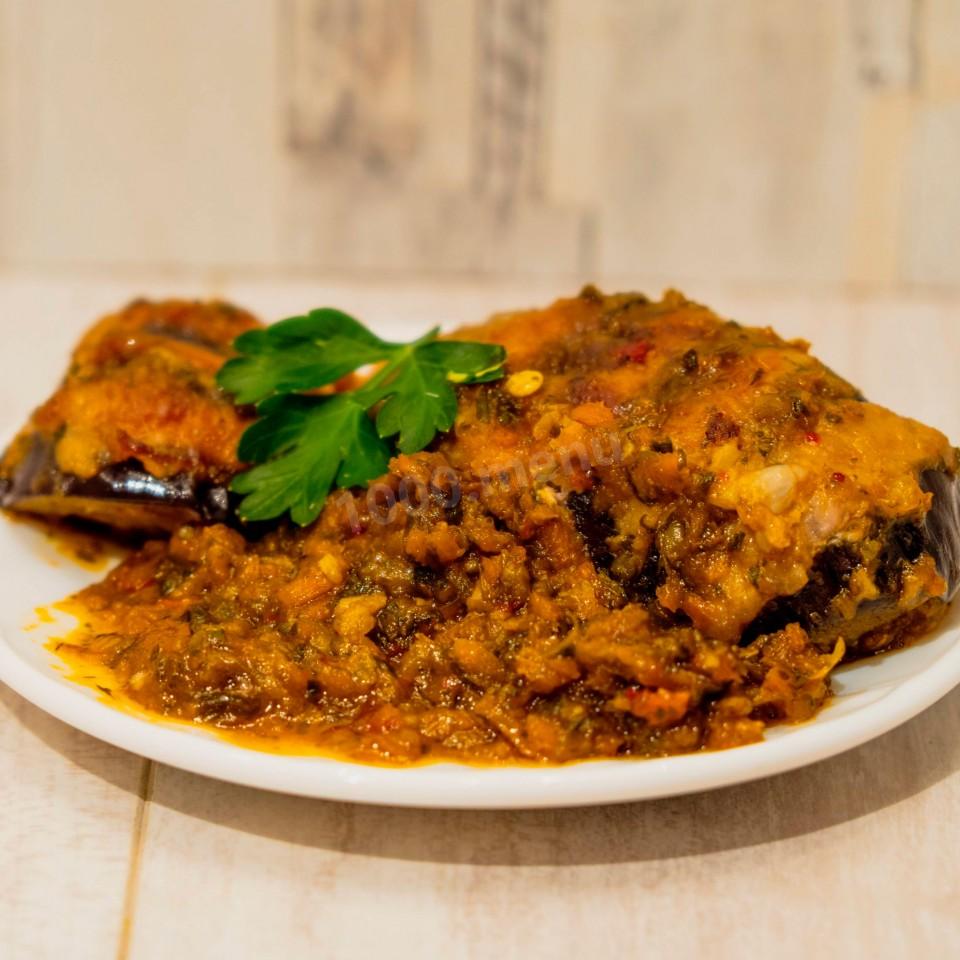 Обложка рецепта Баклажаны с мясным фаршем и соусом из аджики