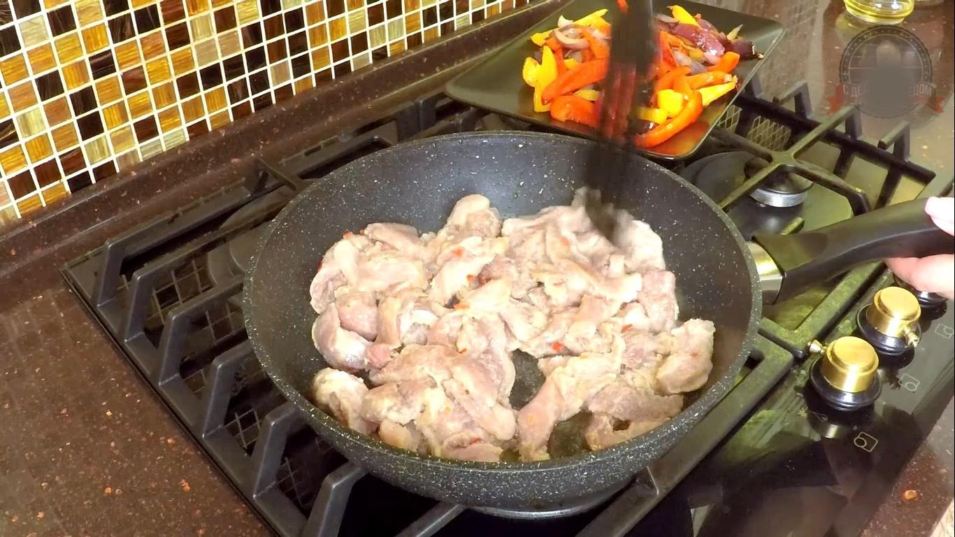 Шаг 17 приготовления Мексиканский Фахитос в Тортилье