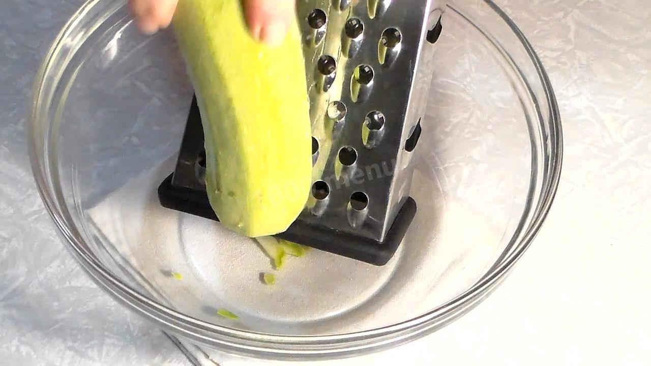 Шаг 3 приготовления Овощной рулет из кабачков с сыром