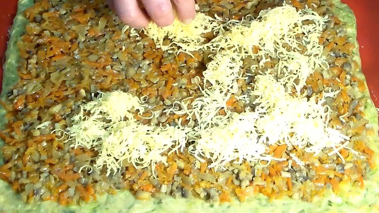 Шаг 9 приготовления Овощной рулет из кабачков с сыром