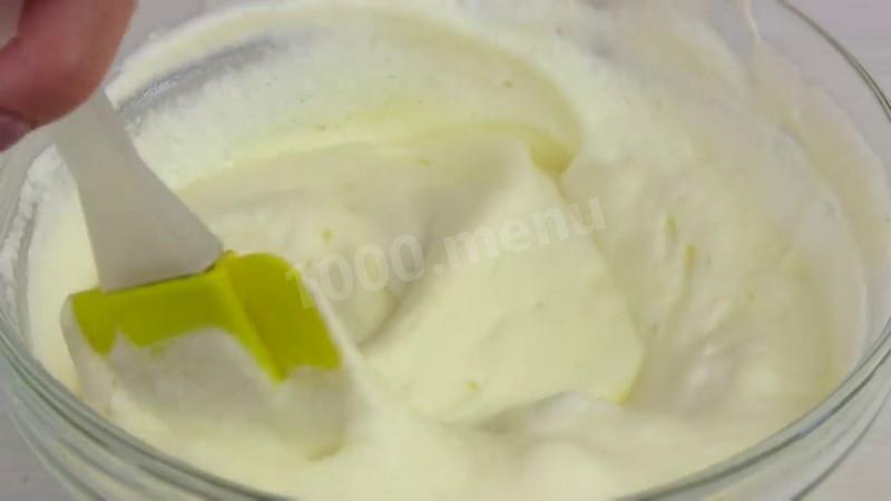 Шаг 4 приготовления Рулет из омлета с пикантной начинкой
