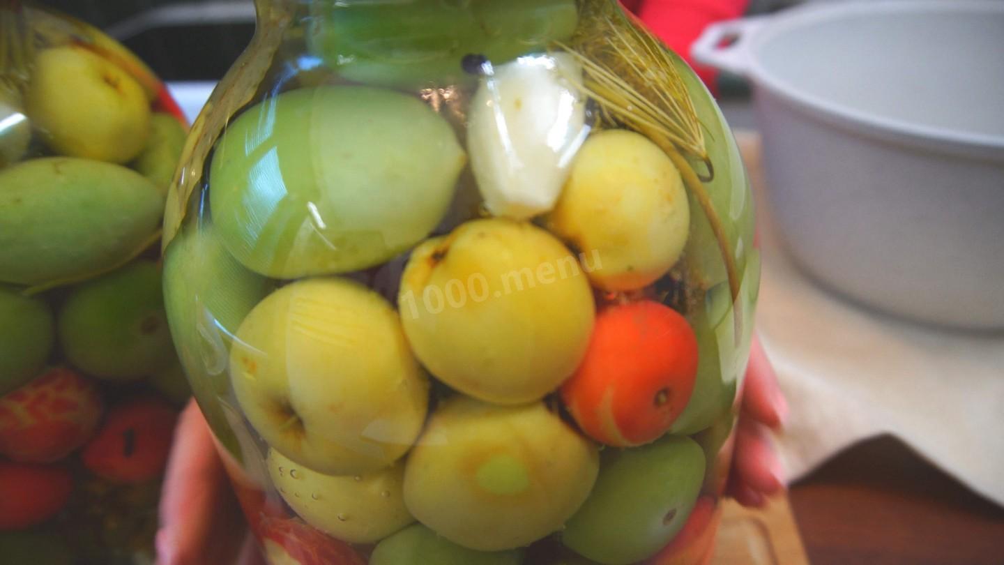 Шаг 9 приготовления Очень вкусные маринованные зеленые помидоры с ранеткой