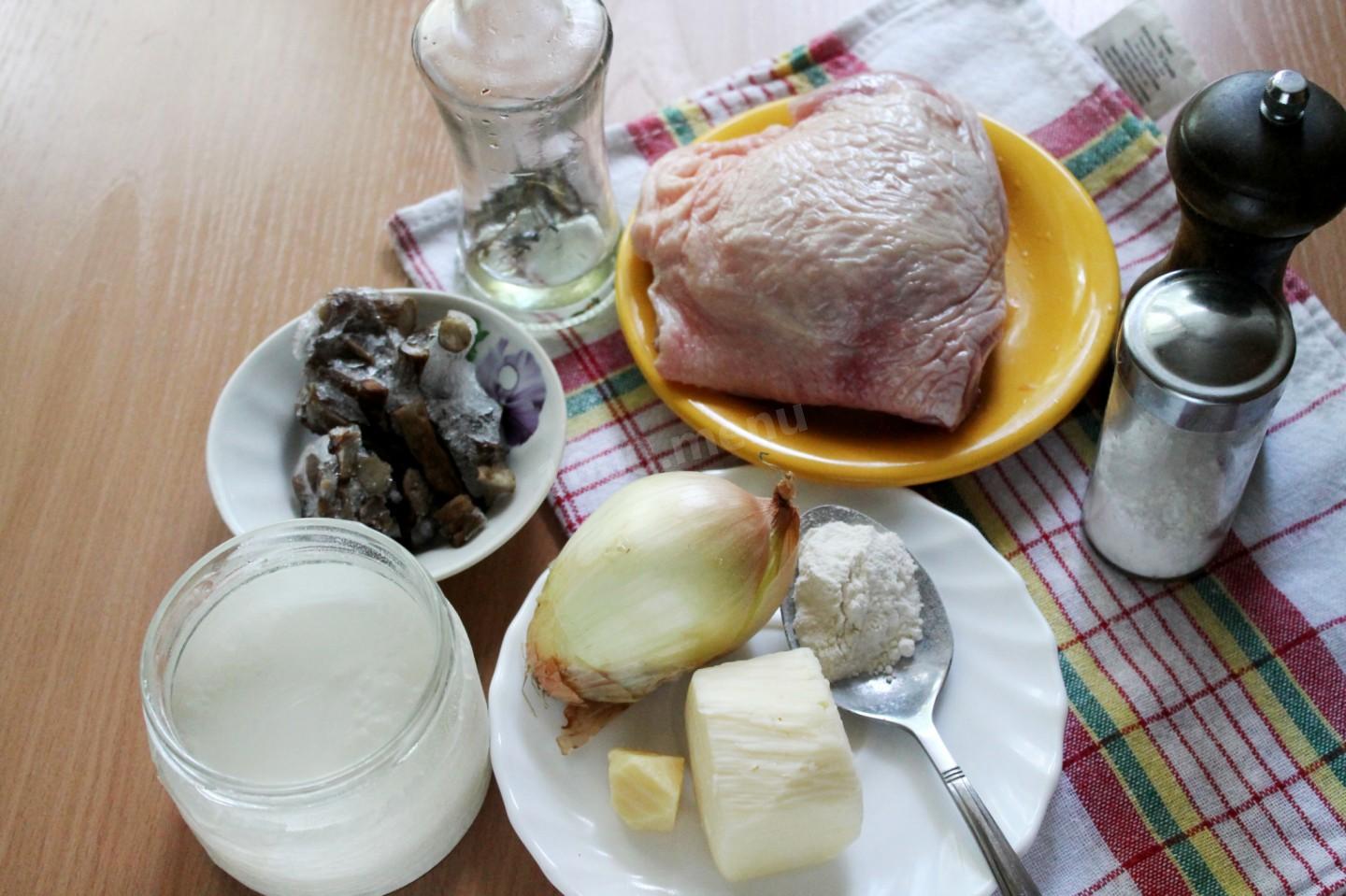 Шаг 1 приготовления Жюльен из куриного филе с замороженными опятами в духовке