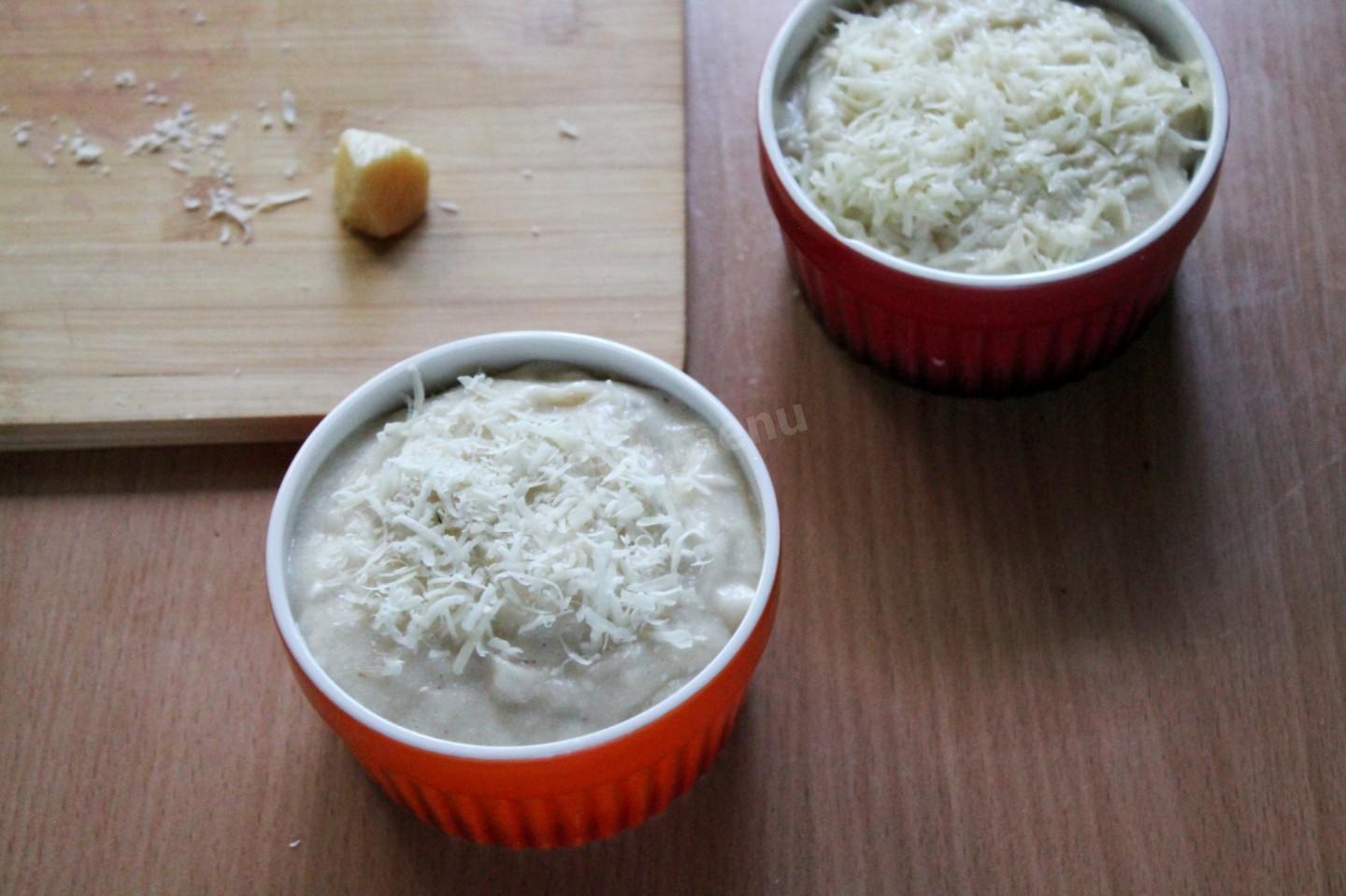 Шаг 9 приготовления Жюльен из куриного филе с замороженными опятами в духовке