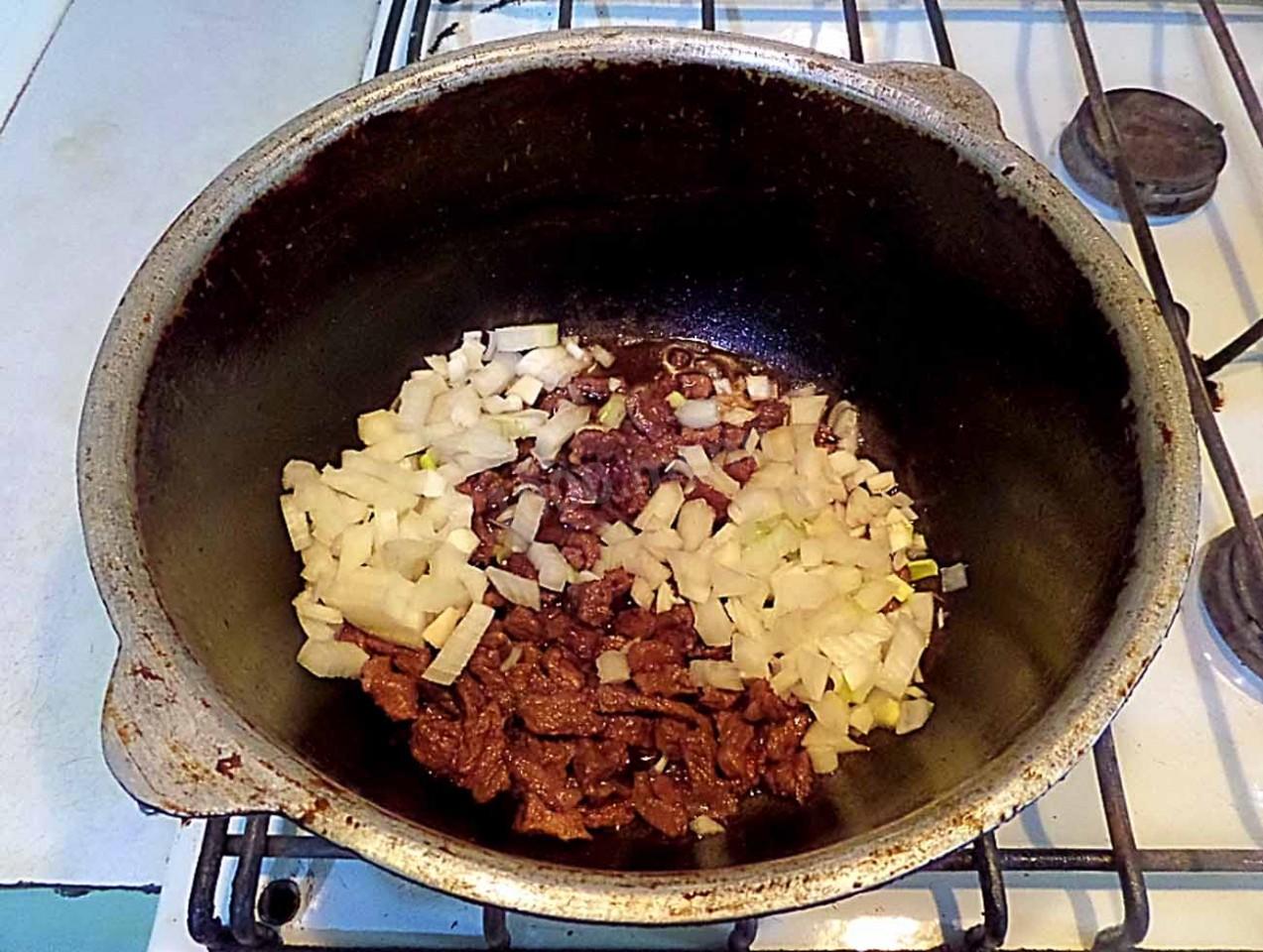 Шаг 5 приготовления Кукси с говядиной по-корейски