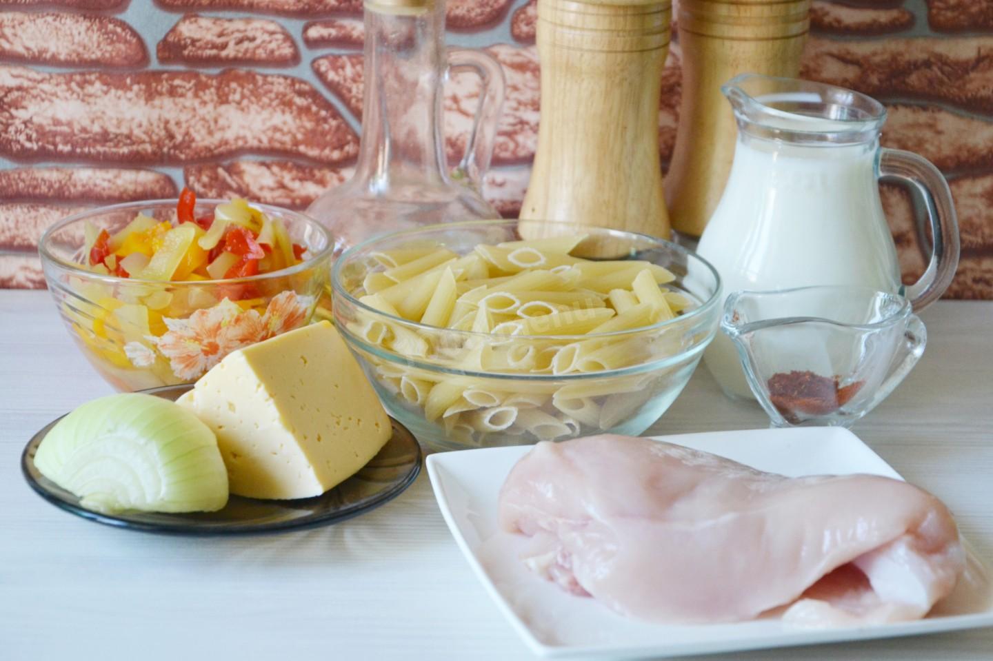Шаг 1 приготовления Паста Пенне с курицей и болгарским перцем в сливочном соусе