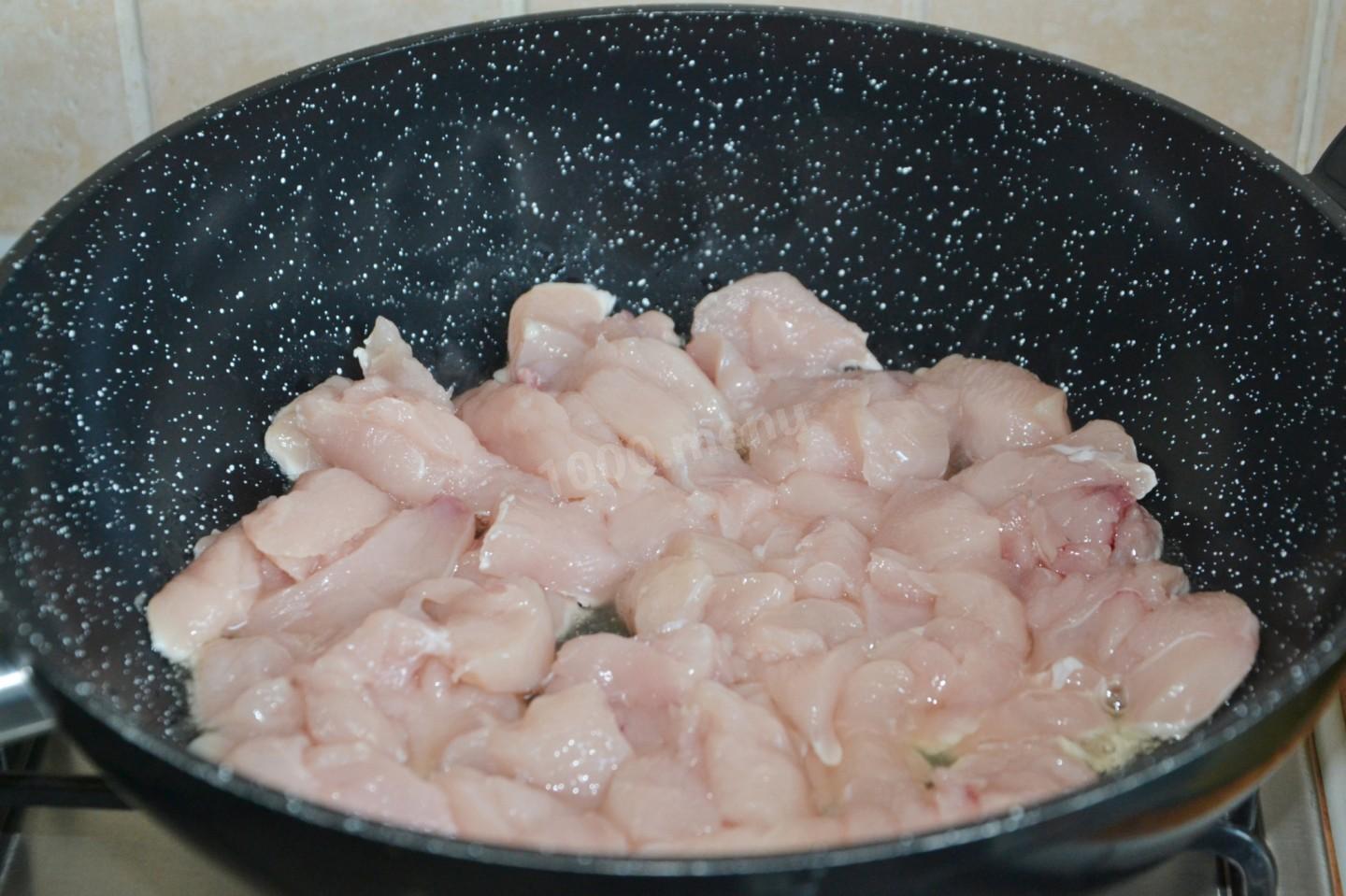 Шаг 3 приготовления Паста Пенне с курицей и болгарским перцем в сливочном соусе