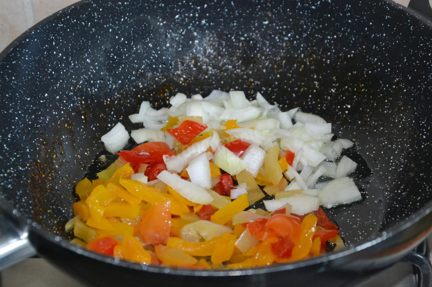 Шаг 5 приготовления Паста Пенне с курицей и болгарским перцем в сливочном соусе
