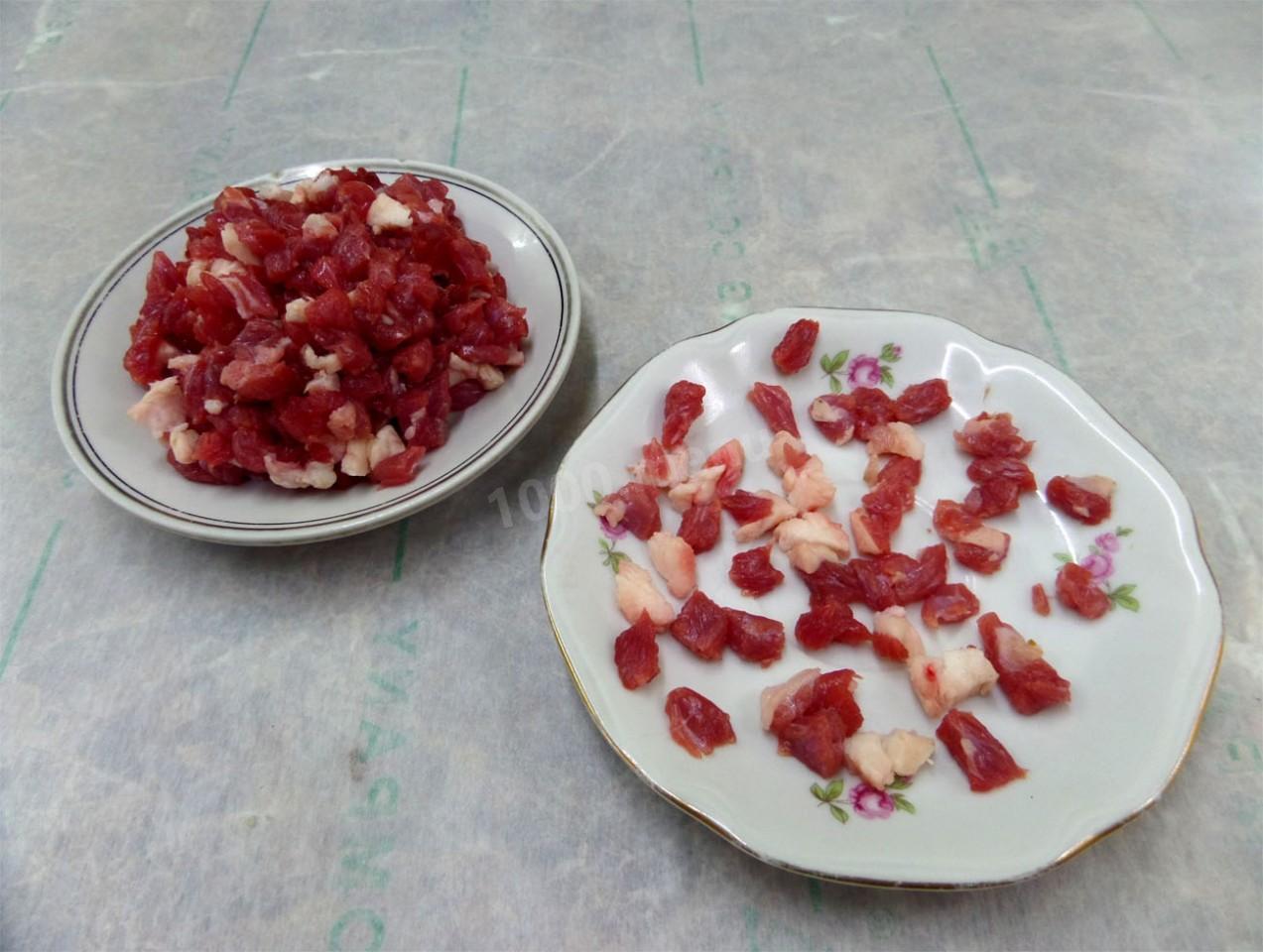 Шаг 3 приготовления Мясной рулет в слоеном тесте