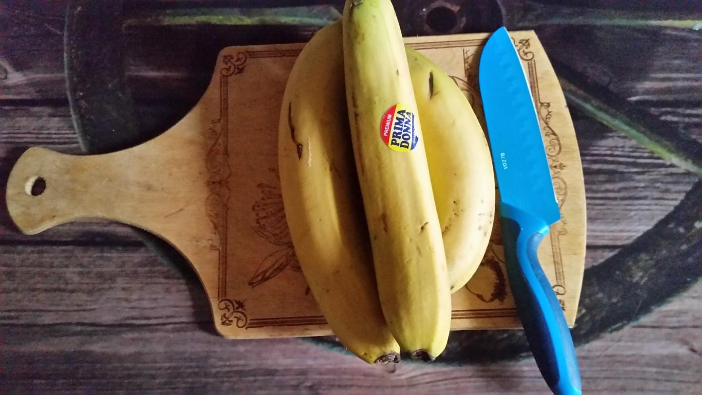 Шаг 1 приготовления Банановые чипсы с медом