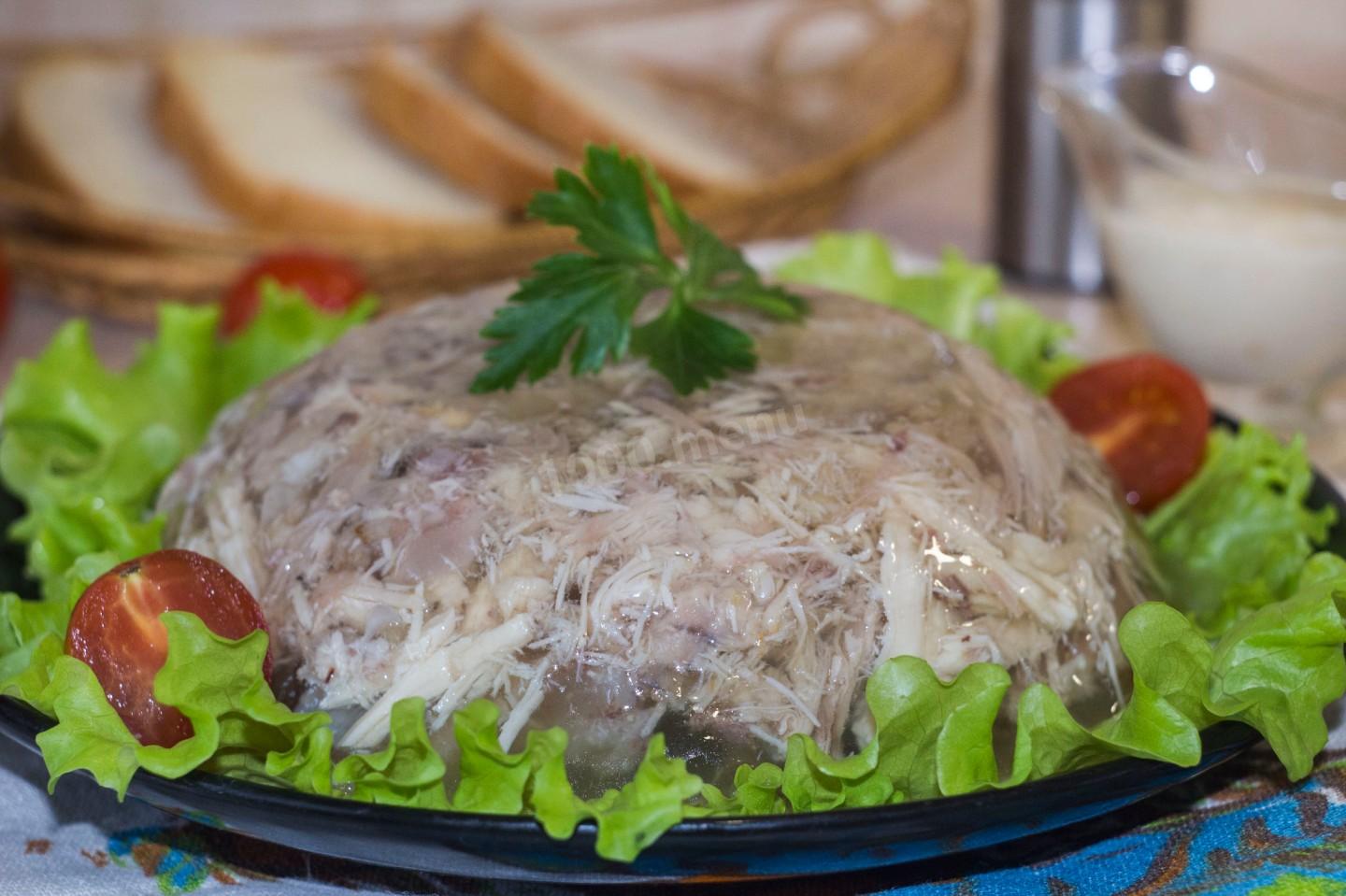 Шаг 27 приготовления Холодец свино-куриный с морковью и луком
