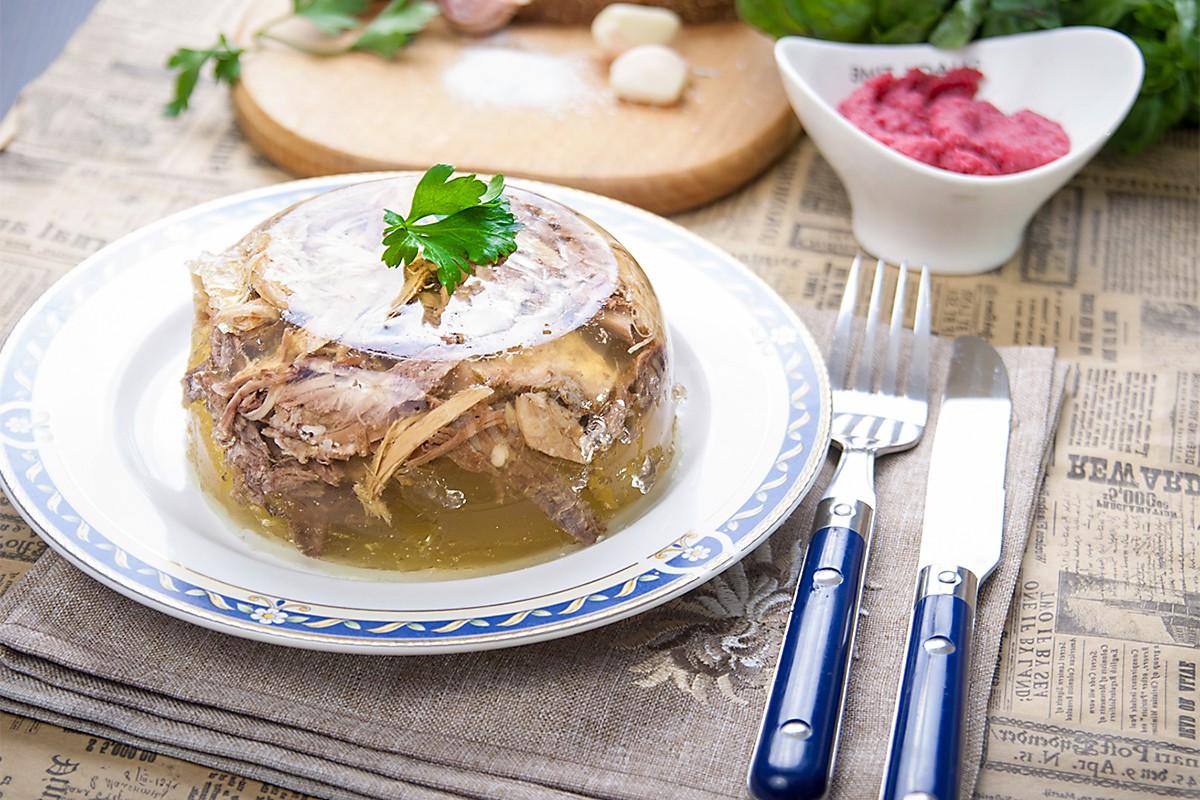 Обложка рецепта Холодец из свиной рульки и курицы