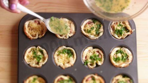 Шаг 12 приготовления Корзиночки из тостового хлеба с колбасой и сыром