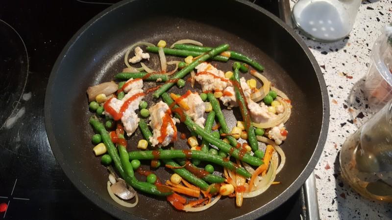 Шаг 6 приготовления Бурито с курицей и стручковой фасолью
