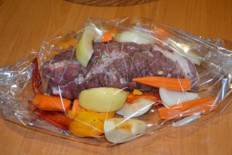 Шаг 6 приготовления Мясо в рукаве в духовке