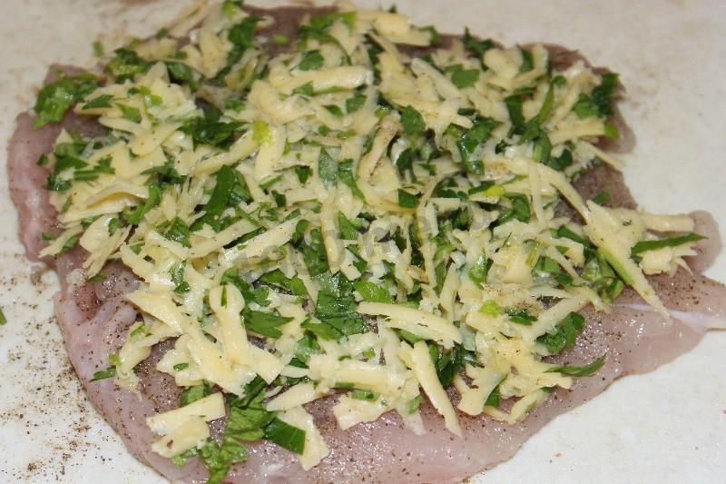 Шаг 3 приготовления Куриные рулетики Вкусные