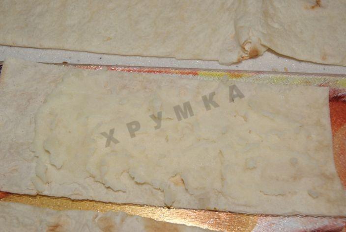 Шаг 2 приготовления Сосиски жареные в лаваше с картошкой
