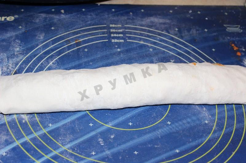 Шаг 1 приготовления Рулетики слоеные с сыром и беконом