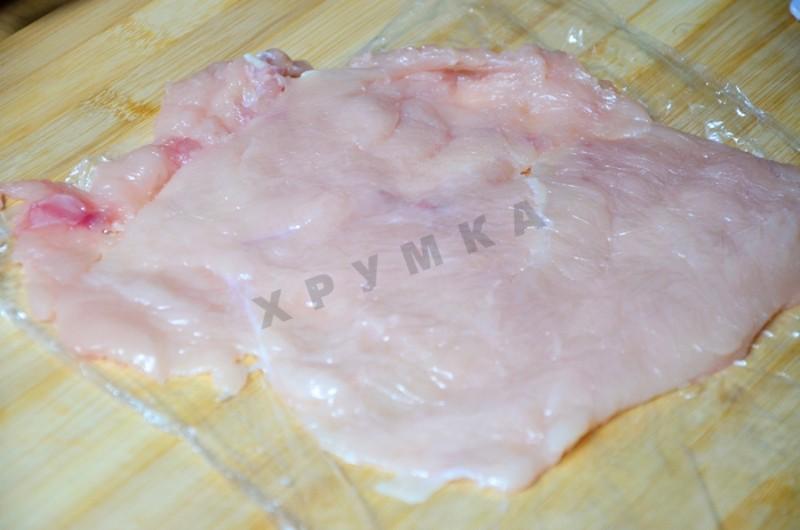 Шаг 4 приготовления Куриные рулетики с шампиньонами и перепелиными яйцами