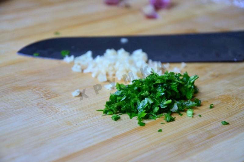 Шаг 7 приготовления Куриные рулетики с шампиньонами и перепелиными яйцами