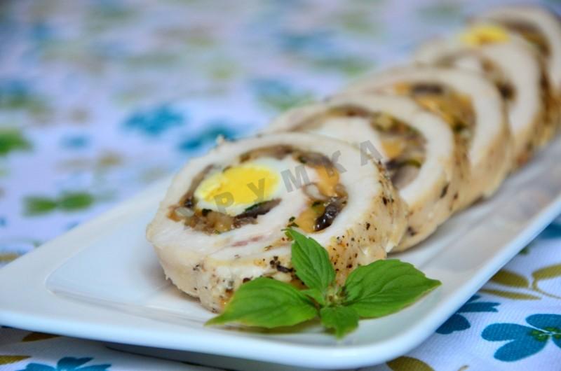 Обложка рецепта Куриные рулетики с шампиньонами и перепелиными яйцами