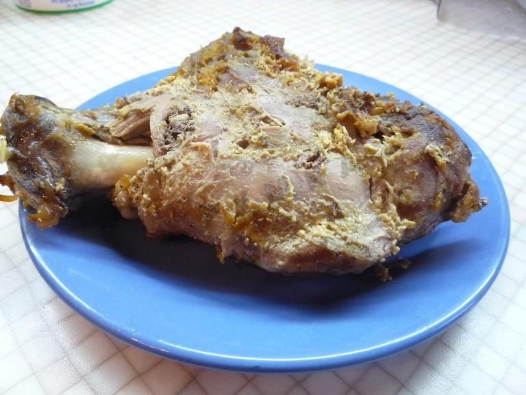 Шаг 5 приготовления Баранья нога запечённая с салом и специями