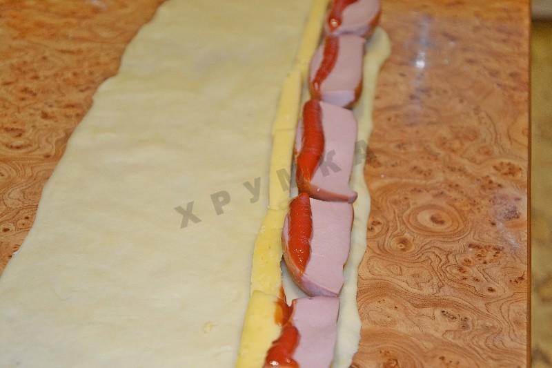 Шаг 7 приготовления Рулеты с сыром и сосисками