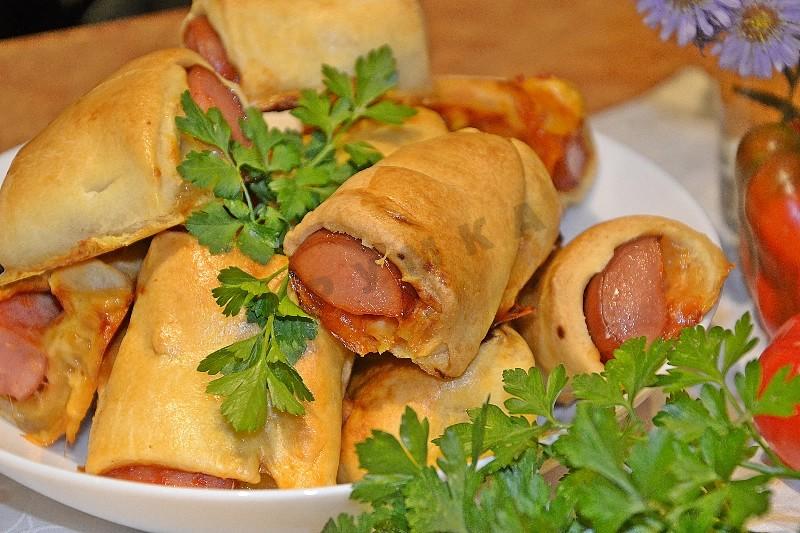 Шаг 9 приготовления Рулеты с сыром и сосисками