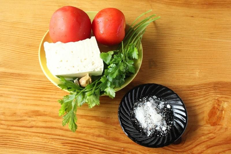 Шаг 1 приготовления Жареные помидоры с сыром и чесноком