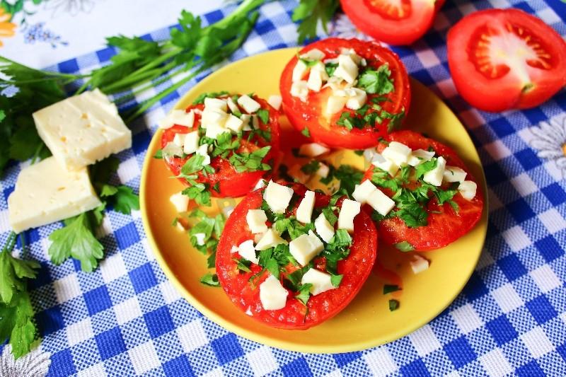Обложка рецепта Жареные помидоры с сыром и чесноком