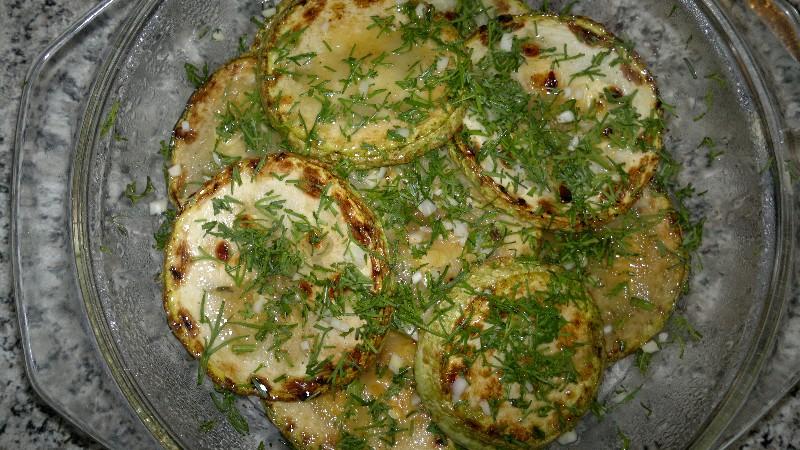 Обложка рецепта Жареные кабачки кружочками с укропом и чесноком