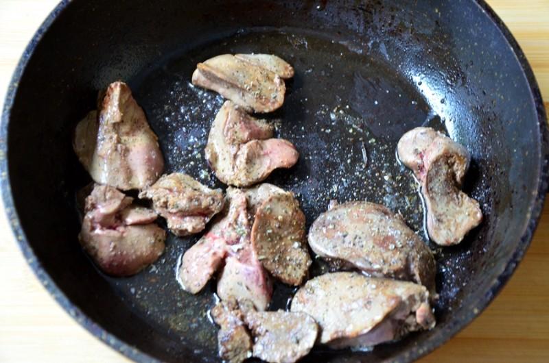 Шаг 2 приготовления Паштет из куриной печени с горохом нут