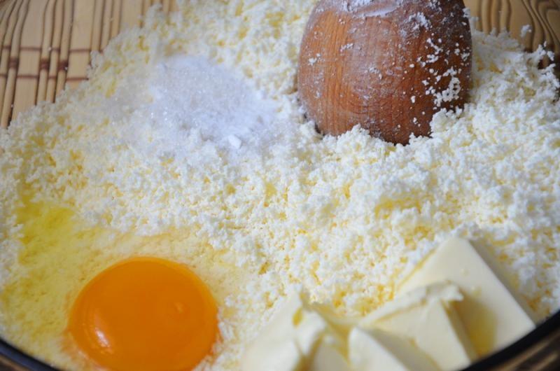 Шаг 3 приготовления Плавленый сыр из творога с яйцами и сливочным маслом