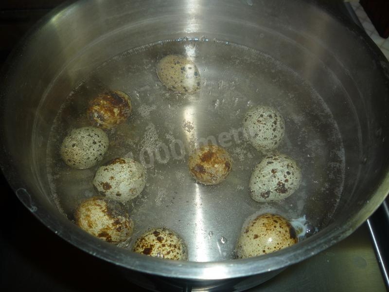Шаг 3 приготовления Мясные кексы с перепелиными яйцами