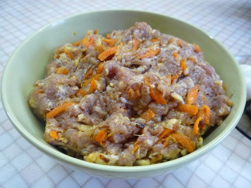 Шаг 5 приготовления Мясные кексы с перепелиными яйцами