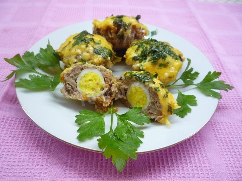 Обложка рецепта Мясные кексы с перепелиными яйцами